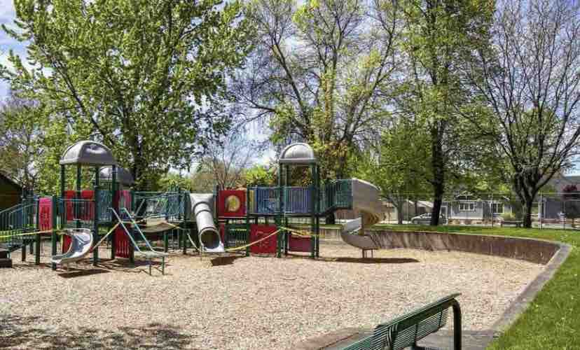 01-park-playground.jpg